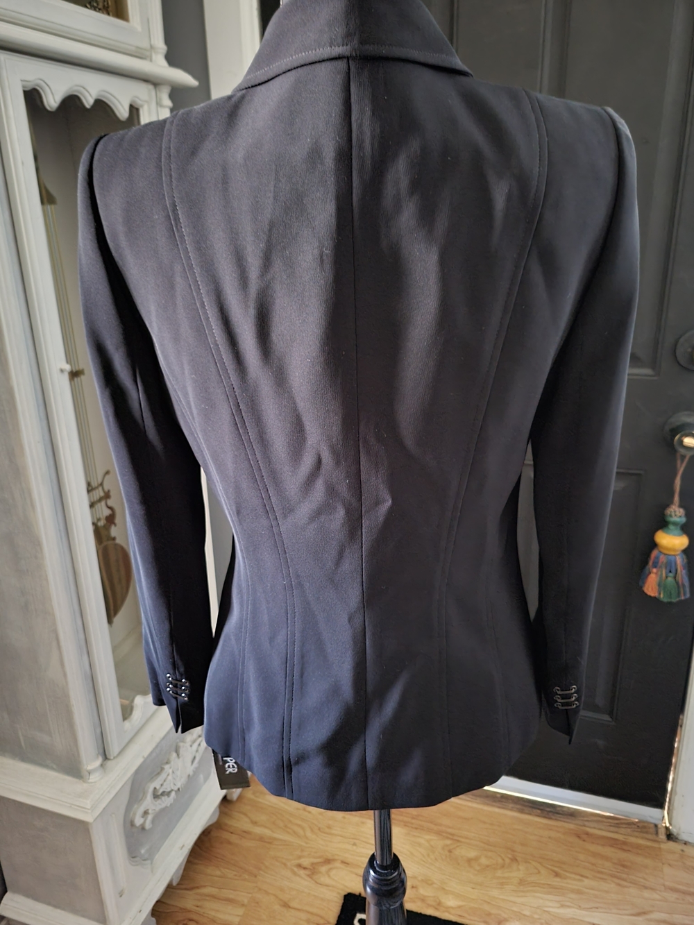 Kasper Black Tailored Women's Blazer with Hook-Detail Waist - Picture 3 of 4